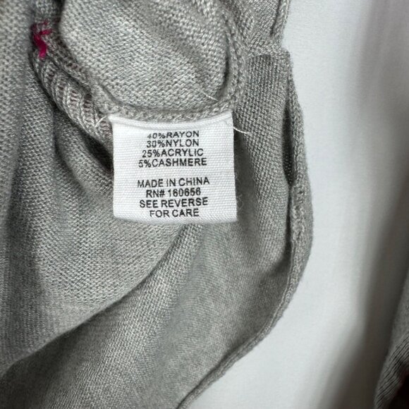 Brit.NY Grey & Pink Heart Sweater Cashmere Rayon Nylon Valentines Date Night L - Picture 7 of 9